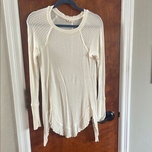 Cream Long Sleeve Knit Top. Jane and Dulancy. Size small.